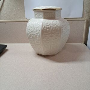 Lenox White Jar with 24k Gold Trim Made In U.S.A